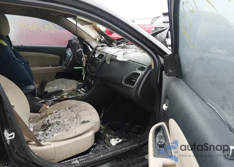 2013 Chrysler 200 Touring z USA, uszkodzony, nr VIN 1C3CCBBB6DN634800